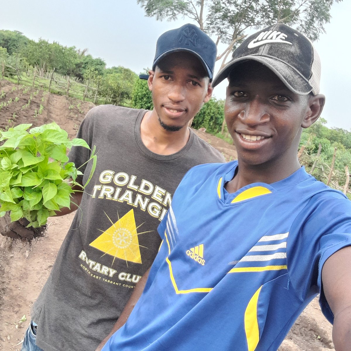 SouarOusmane5's tweet photo. Les moyens nous manquent certes, mais la volonté et la passion si.

work while patiently waiting
#Engeneer
@ingmokassa @AlsenyKadiatou @bahfatoulama961 https://t.co/Vf6gJl8pcu