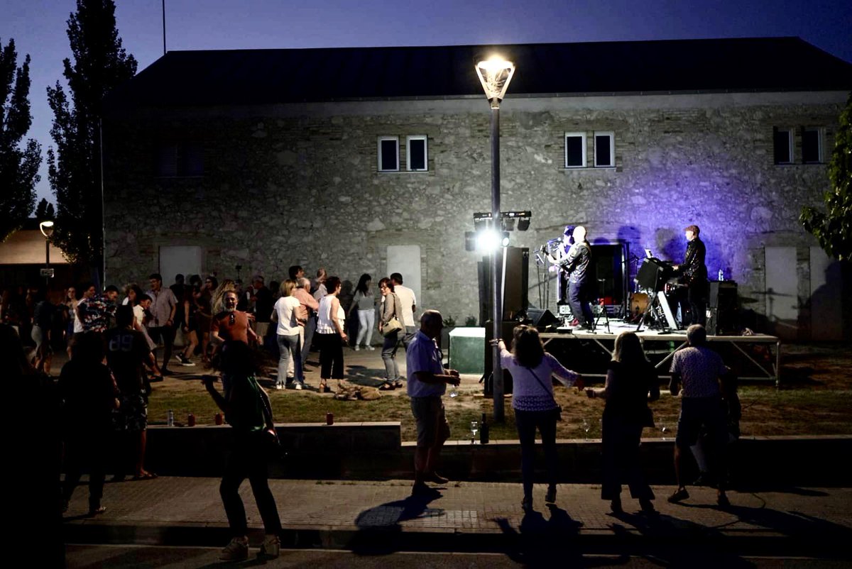 ajavinyonet's tweet photo. El gran final de festa que es mereixia aquest #Microvi2022
Amb música, vins i caves i ballaruca hem acomiadat aquestes 5 setmanes i 8 actes repartits per tot el municipi del que estem tant orgullosos.
#Microvi és #AvinyonetdelPenedès
Fins l'any vinent! https://t.co/yeIJOWLAu6