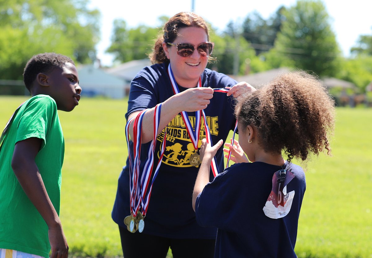 clintondalesch's tweet photo. What an incredible event, punctuated with an even stronger show of community! More than 300 students, families, and friends participated in this morning's Clintondale Elementary Schools Run Club 5K. Kudos to the teachers from McGlinnen, Parker, and Rainbow for  organizing! https://t.co/1S0ylVVbRJ