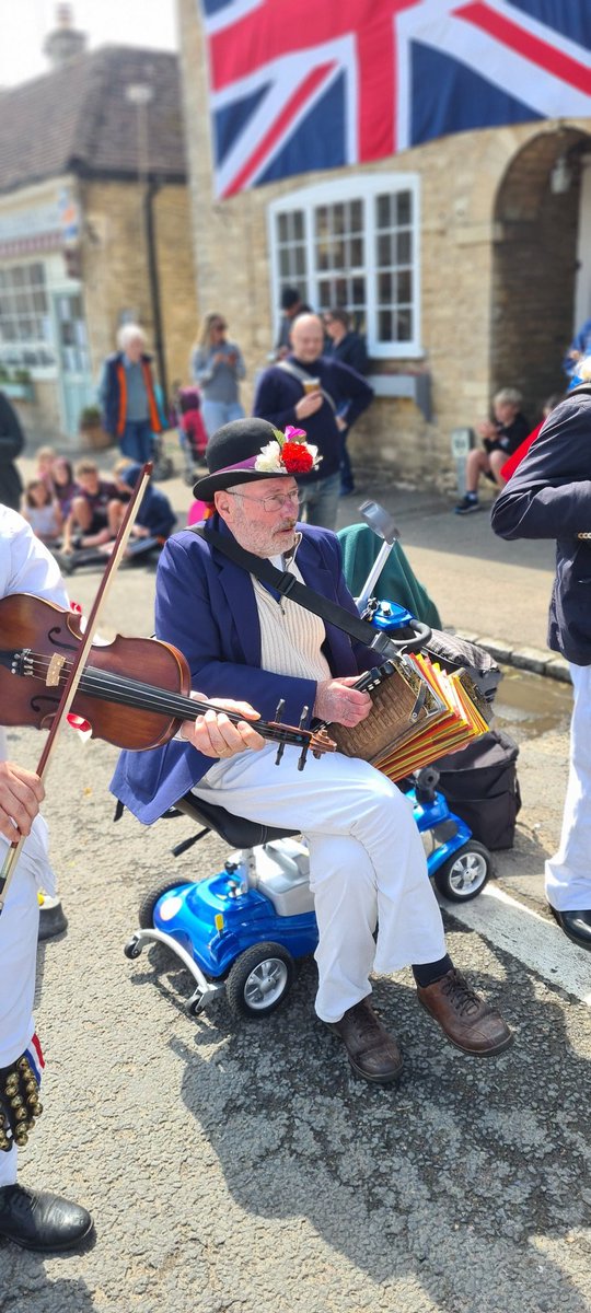 Traditional Bampton Morris Dancers tweet media
