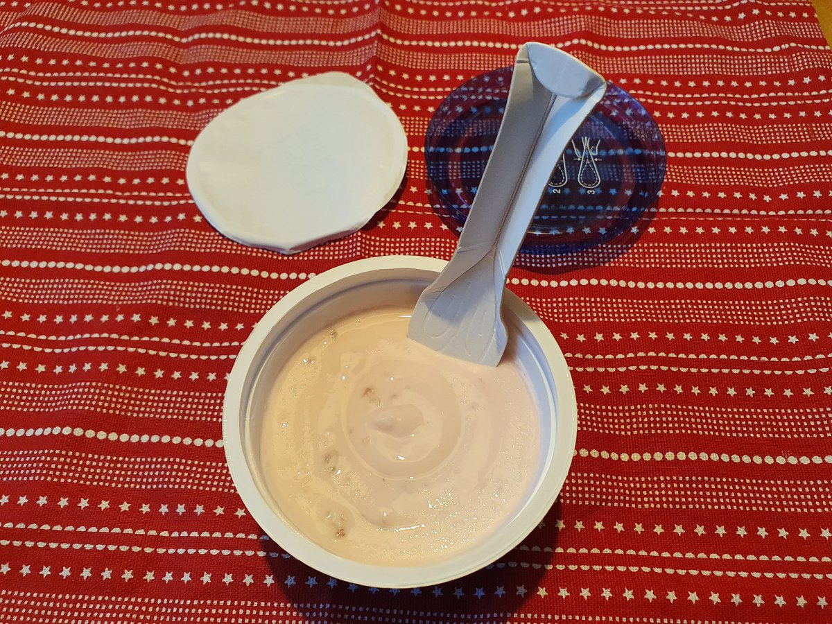 Glorii's tweet photo. Cardboard spoons. #thefutureisnow https://t.co/YLoXpUqORs