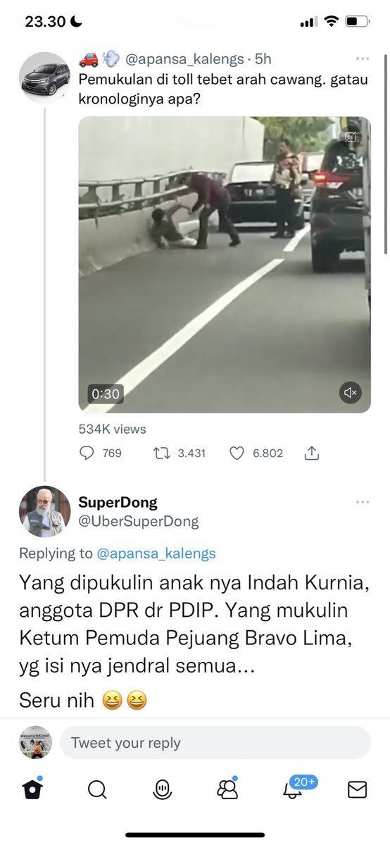 Sudah pasti yang salah dan yang harus minta maap adalah..

si yang rekam videonya dan yang posting ke sosmed. 😂😂😂
