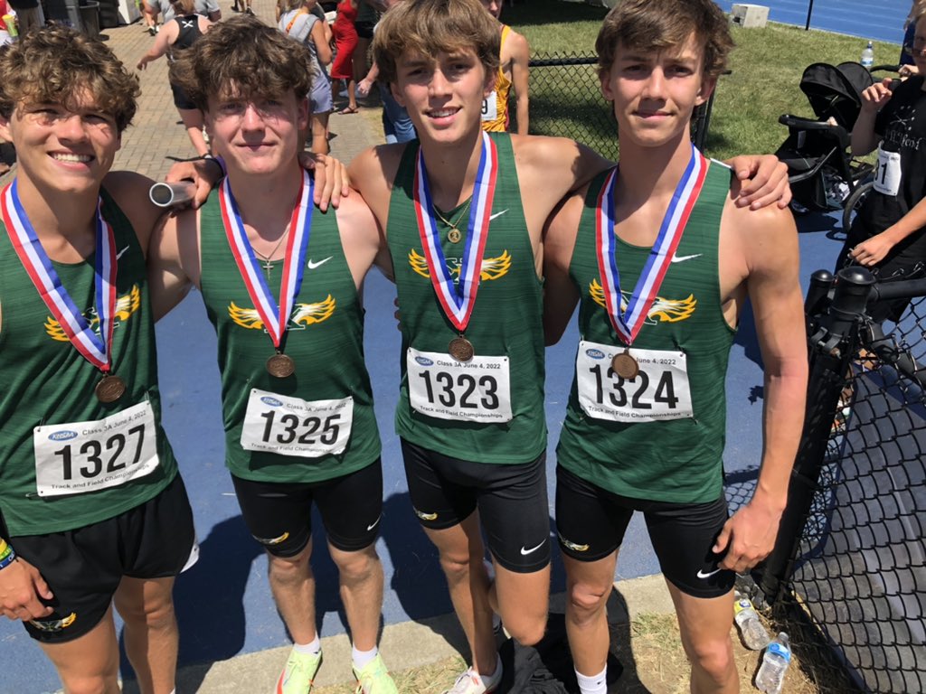 StXTigersXCTF's tweet photo. 4th in the 4x100 in 42.81s!!🤩
Nick Stockdale, Noah Royal, Hunter Raymond, & Logan Raymond
#stxtf #wearestx #leavenodoubt #belong #khsaa https://t.co/YmYQ4telai