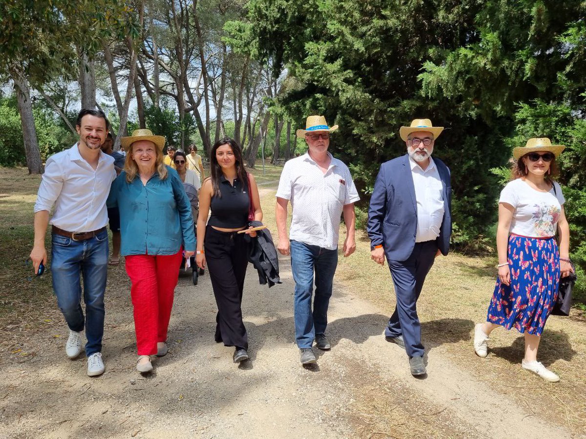 olivierpaolini's tweet photo. Une belle journée à #PromAude, au côté de @Daniele_herin qui a pris le temps d’écouter et d’échanger avec l’ensemble des producteurs, agriculteurs, viticulteurs, commerçants. L’Aude est riche de son terroir et de ceux qui agissent pour le valoriser.
🗳#legislatives #DanièleHérin https://t.co/ZRPuRzHcI9