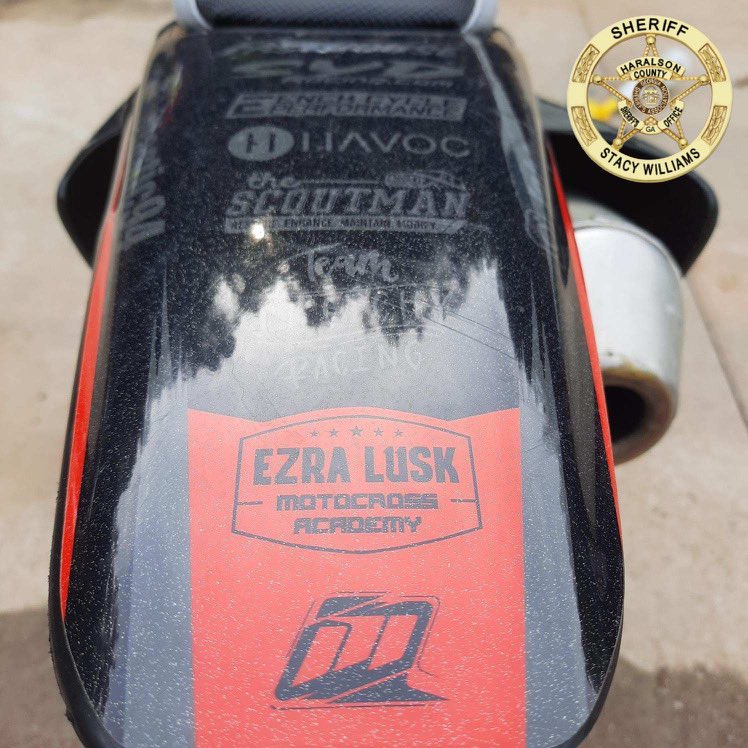 HaralsonSheriff's tweet photo. Around 4:15 AM, two ATV’s pulled into a driveway on Old 100 HWY close to Highpoint Rd and stole a 2017 Honda CR-F150R that belonged to a child. One of the thieves was a W/M wearing blk shorts and a wht shirt. He unstrapped the bike and took it off a trailer.
#LetsGetItBack https://t.co/ttl41i2pAP