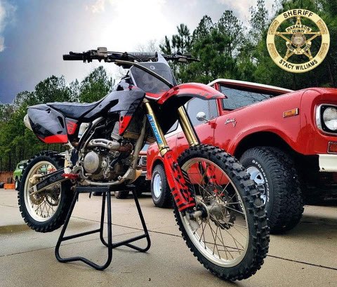 HaralsonSheriff's tweet photo. Around 4:15 AM, two ATV’s pulled into a driveway on Old 100 HWY close to Highpoint Rd and stole a 2017 Honda CR-F150R that belonged to a child. One of the thieves was a W/M wearing blk shorts and a wht shirt. He unstrapped the bike and took it off a trailer.
#LetsGetItBack https://t.co/ttl41i2pAP
