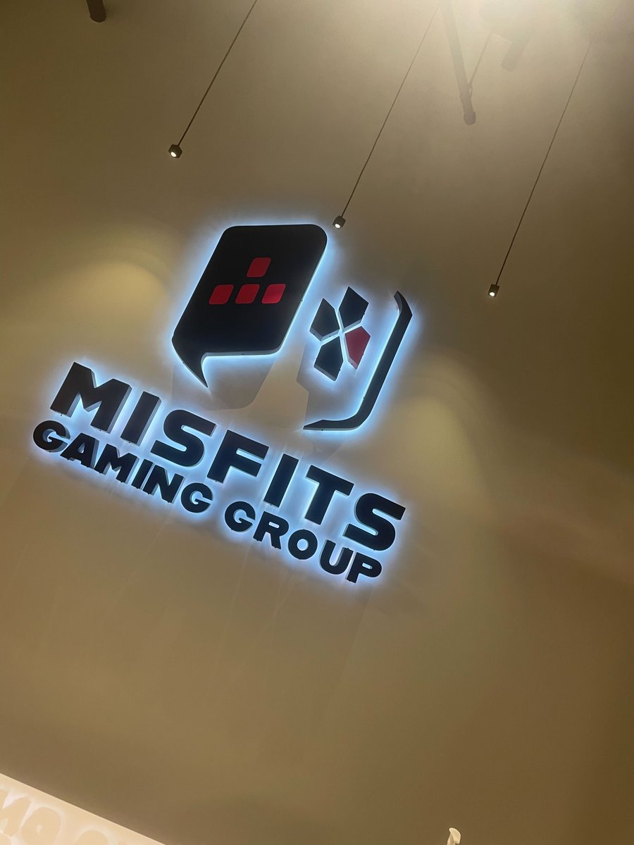 Ellie ⛄️ tweet media