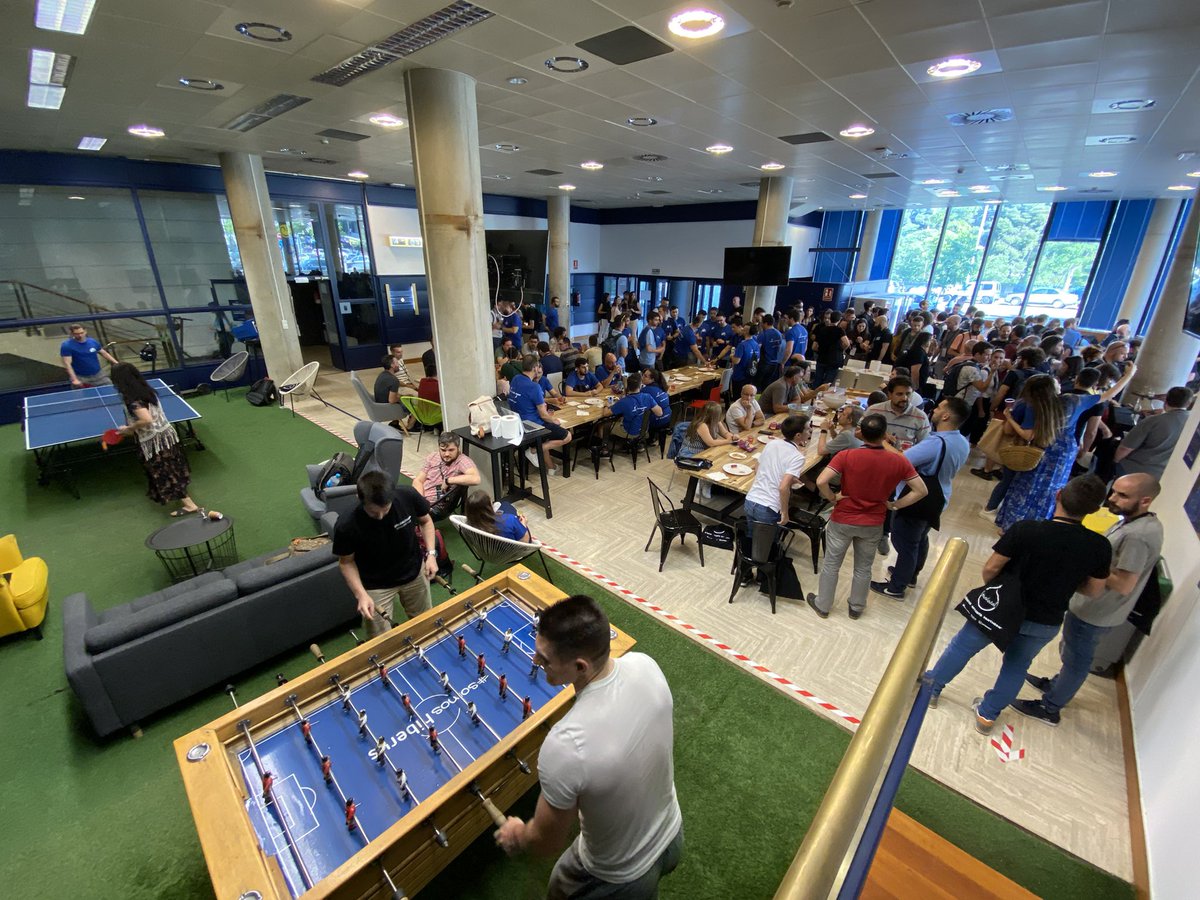 mlatorre14's tweet photo. Tiempo para reponer fuerzas y compartir experiencias, con viandas de @cestalia y @cervezasambar en @hiberus ecosystem. #DrupalCampES https://t.co/Eomexs8BGE