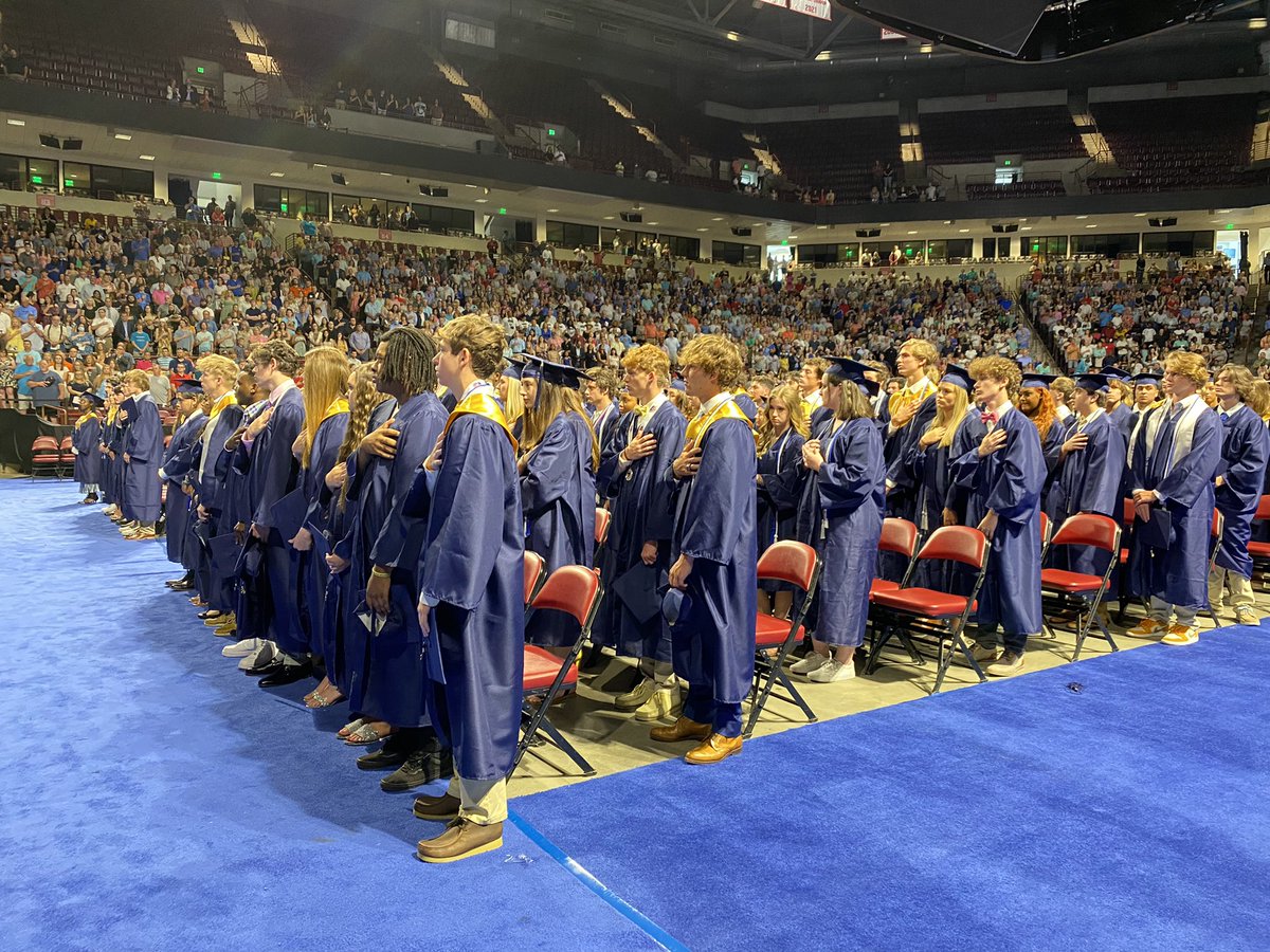 LexingtonOne's tweet image. “We’ve created a family environment that is like no other…You’ll always be part of the Wildcat family. Congratulations class of 2022.” Wyatt Raley, Student Body President #LexGoCats #Lex1co2022🐾 🎓