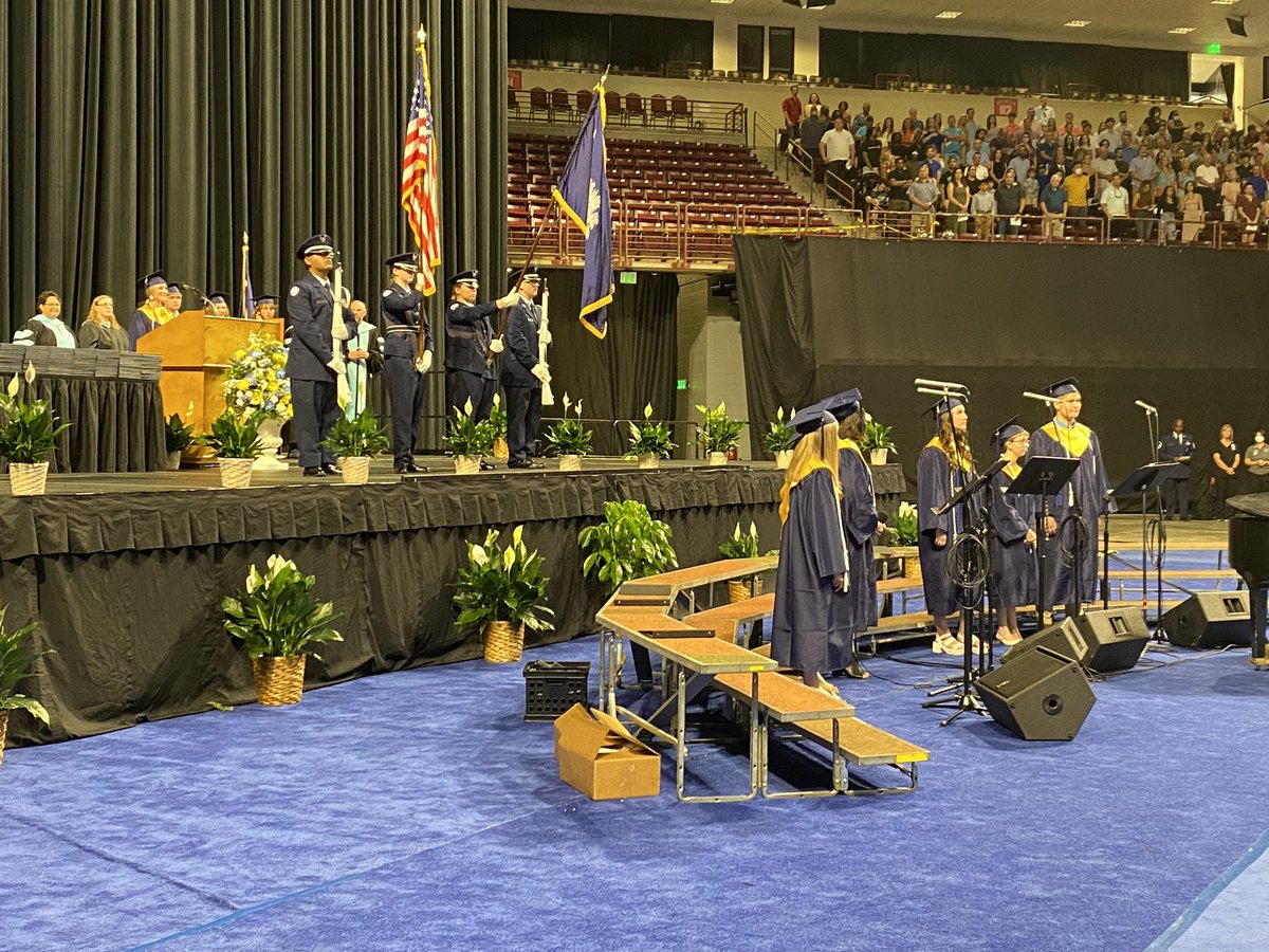 LexingtonOne's tweet image. “We’ve created a family environment that is like no other…You’ll always be part of the Wildcat family. Congratulations class of 2022.” Wyatt Raley, Student Body President #LexGoCats #Lex1co2022🐾 🎓