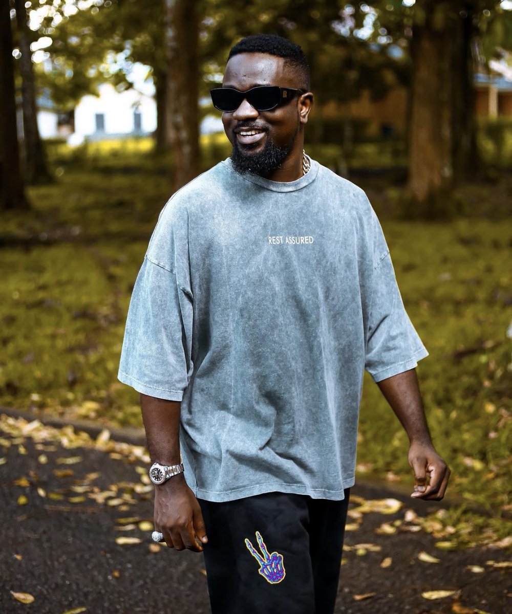 cape360gh's tweet photo. Retweet for Sarkodie 
Like for Burna Boy https://t.co/OtZPJUR0s1