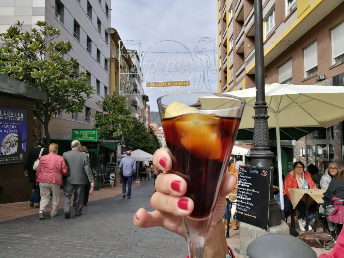 SIDRACASTANON's tweet photo. Buen finde amigos, este finde nos vemos en @gascona 🍏💚📸🎉 en la #Prebadelasidra mientras tanto ¿vermuteamos? #Roxmut 🙌 https://t.co/yF9lFlYdup