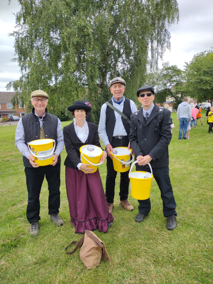 LichWaterworks's tweet photo. #LichfieldWaterworksTrust volunteers all set to take part in #LichfieldBower https://t.co/v2tuOAsrfZ