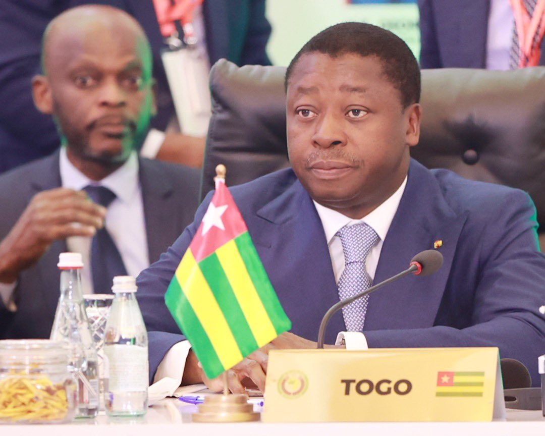 FEGnassingbe's tweet photo. Je participe ce jour au sommet extraordinaire des chefs d’Etat et de gouvernement de notre communauté #CEDEAO, consacré au #BurkinaFaso, à la #Guinée et au #Mali.

Avec mes pairs, nous examinerons les voies et moyens d’un retour à la stabilité et à la paix dans ces pays frères. https://t.co/vy40GFkcoo
