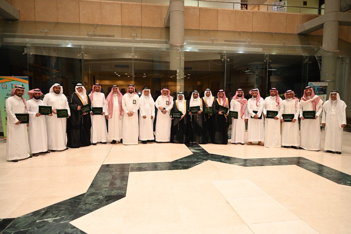 fea_kau's tweet photo. كرم قسم الإدارة العامة في حفله السنوي للعام الدراسي الحالي خريجي الماجستير (الأكاديمي، والنوعي) وذلك بحضور سعادة عميد الكلية أ.د ناصر بن عقيل كدسه وعدد من قيادات الكلية.
كما تم تكريم الطلاب المتفوقين في درجة البكالوريوس. (١) https://t.co/LJIrWIFe0c