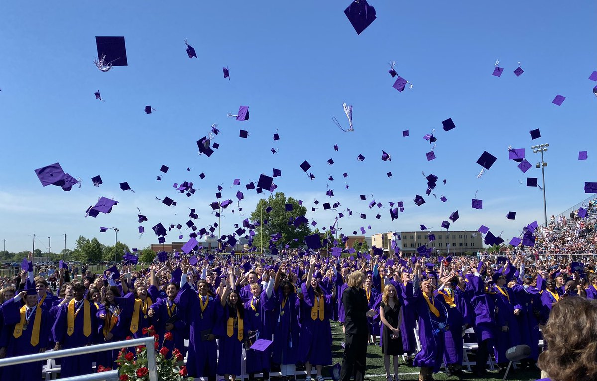 BCSC_SnappChat's tweet photo. Congratulations Class of 2022!  We are proud of each of our 707 graduates. #bulldogtough https://t.co/VMr9ULPKQF
