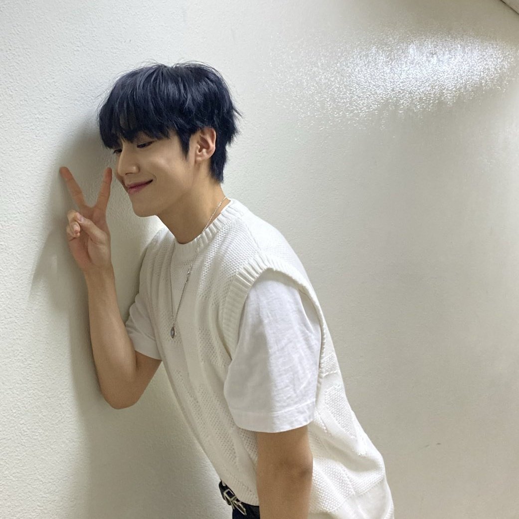 eunsang_pics's tweet photo. this genre of lee eunsang https://t.co/R0o96T2UyU