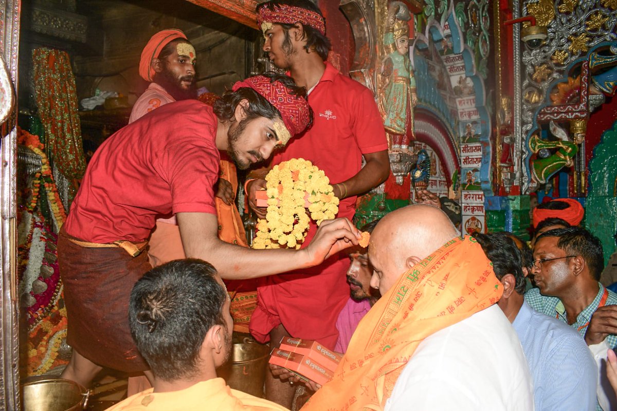 spshahibjp's tweet photo. आज हनुमानगढ़ी मे बजरंग बली का आशीर्वाद प्राप्त हुआ |
जय श्रीराम https://t.co/HktkLQYqHT