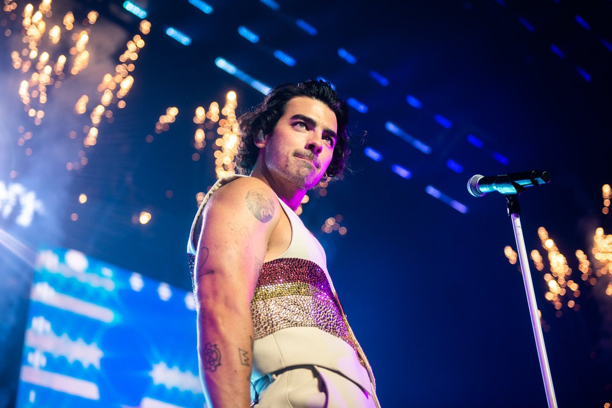 joejonas's tweet photo. What an incredible first show. Wow. That was so special. Can’t wait to do it again tonight!! https://t.co/ckW6GCr8mC