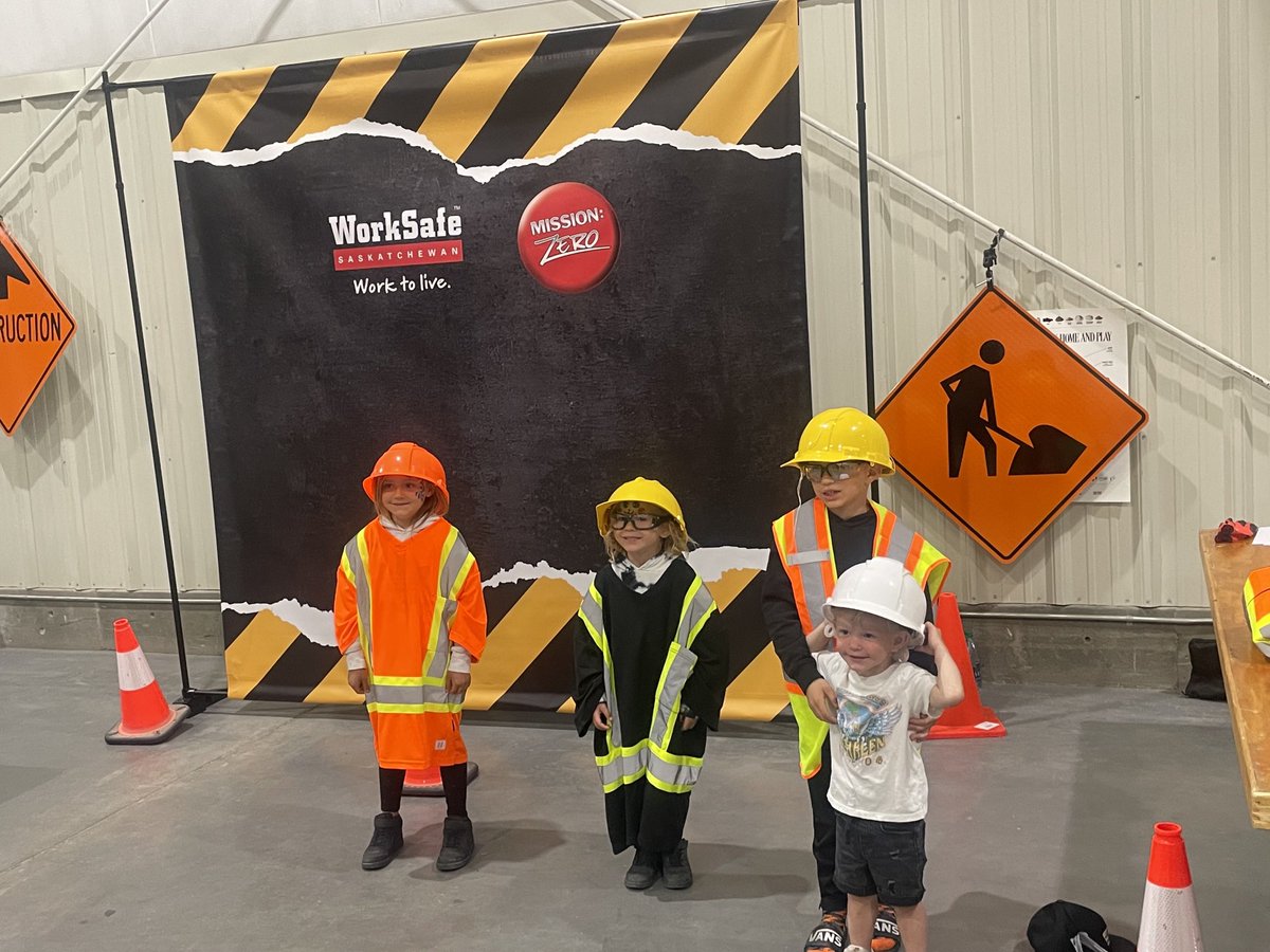 SaskMiningAssoc's tweet photo. Something for the families at #ERMR Competition #FamilySafetyZone - SMA Education Outreach - thx for coming  ⁦⁦@worksafesask⁩  #Bullex Firefighting #VirtualReality https://t.co/MFVehCbOgI