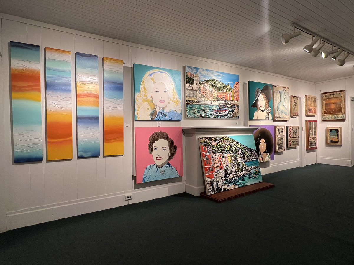 nicholemcdaniel's tweet photo. Last night was a fun First Thursday Art Walk at Lu Martin Galleries - Laguna Beach. Stop by and checkout it’s new look! #art #lagunabeach #artwalk #artists https://t.co/3eSdNBtfC4