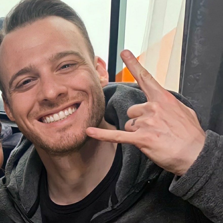 HanKerr02's tweet photo. Kerem, you have a big heart, you do many good things, you give a good example for both young and old people. I wish that all the good you give comes back to you every day. I will always support you, I love you very much. Happy Birthday🎂✨️✨️❤️
#TheBürsinBirthday @KeremBursin https://t.co/JphwImG9q4