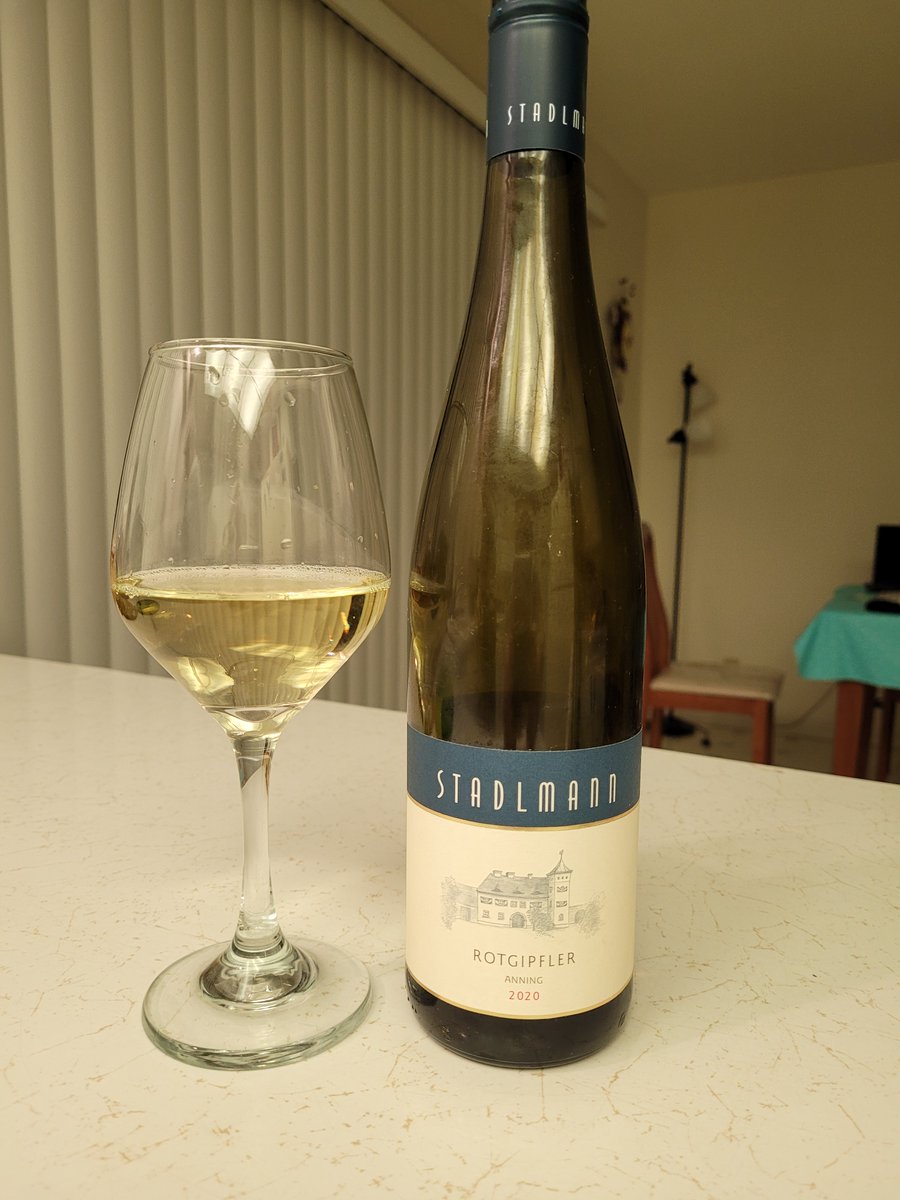 IvanovKnowsAll's tweet photo. With its modest level of alcohol, saline sense of minerality, delicate but long finish this floral dry Austrian #Rotgipfler can be easily overlooked. But shouldn't. @jimofayr @frankstero @pietrosd @RandallGrahm @Affordable_Wino @wineworldnews @Vino101net https://t.co/v80fLT3ajQ