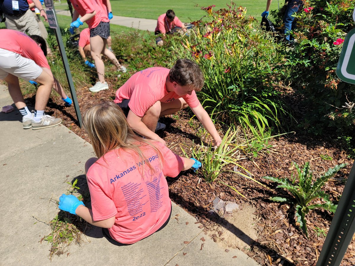 HOBYArkansas's tweet photo. Community service is important to HOBY AR! #communityservice #leadership #hobyarwrapped2022 #hobyar #service https://t.co/SWtguw0Arw