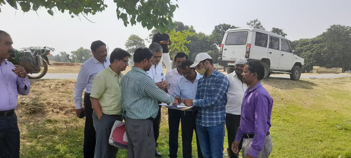आज दिनांक 04.06.2022 को ग्राम ताल कंदला में राजस्व टीम द्वारा वेटेनरी कॉलेज हेतु भूमि का निरीक्षण करवाया गया।