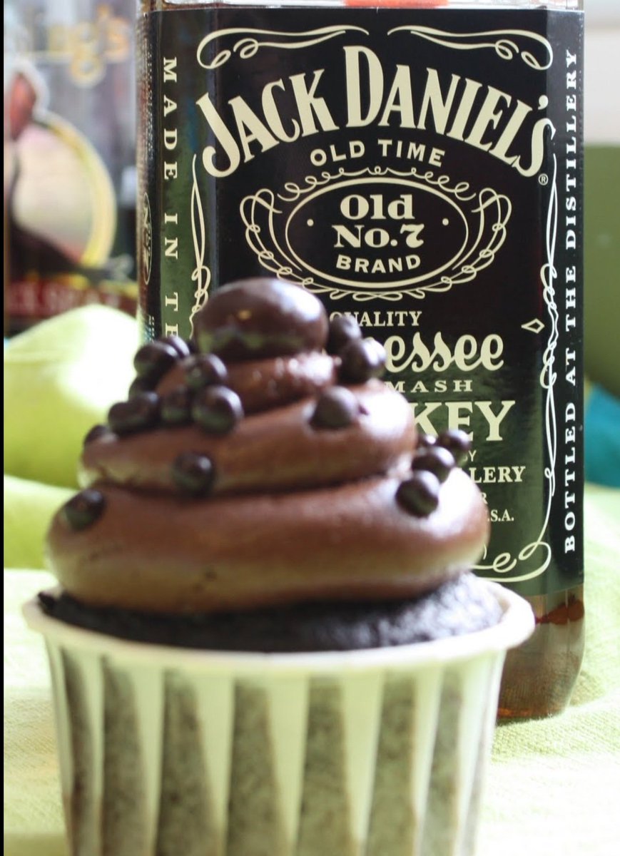 CuppyCC's tweet photo. Father's Day is 17th June. How about Triple Chocolate Jack Daniel's Cupcakes. #CuppyCC #jackdanielscake #yum https://t.co/6ntgf4jrr3