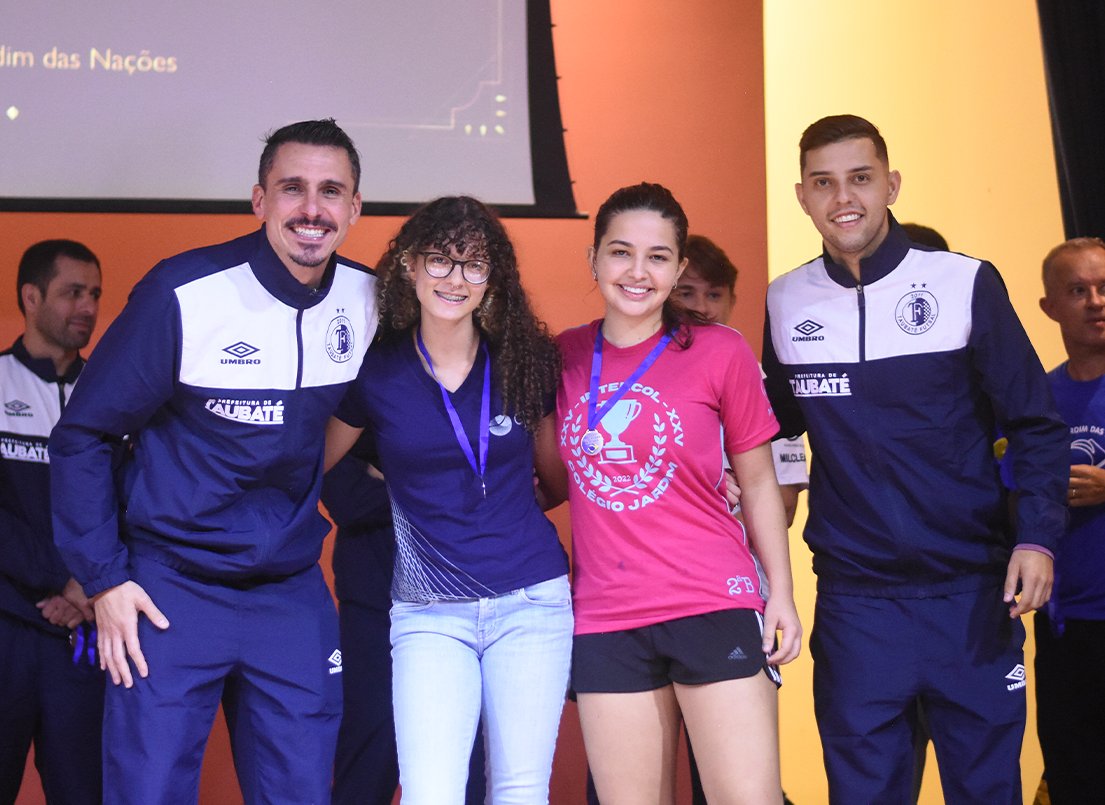taubatefutsal's tweet photo. PARCERIA DE SUCESSO! Nossos atletas participaram da premiação e entrega das medalhas do Intercol 2022, da Escola e Colégio Jardim das Nações.👏⚽
📸 Renato Antunes | Agência Maxxsports
#TaubatéFutsal #Umbro #CopadaLPF #Futsal #LPF2022 #VaiTaubaté https://t.co/ArxFZn0ohe