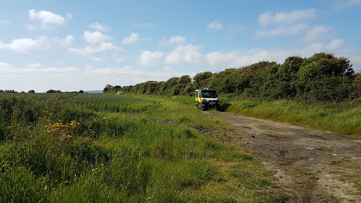 SkerriesCG's tweet photo. Skerries Coast Guard team were out at Bremore Point this morning, assisting Balbriggan Gardai with an ongoing missing person search in the area. https://t.co/D98xuUwO4S