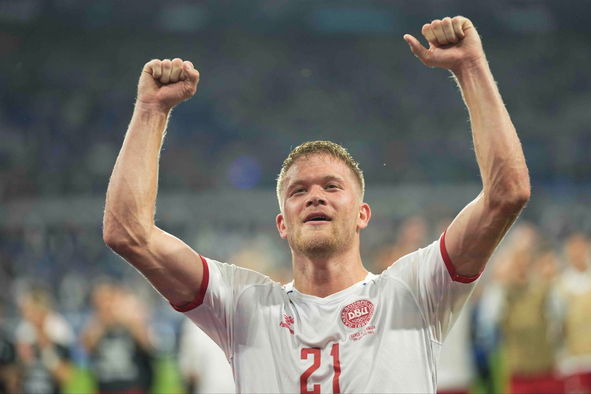 ActuFoot_'s tweet photo. Cornelius 🇩🇰 interrogé si les Bleus l'avaient félicité après son doublé :

« Non ils ne m’ont rien dit. Mais ce sont les Français, c’est comme ça. Ils sont arrogants. »

(BT) https://t.co/iFJCfLnpfP