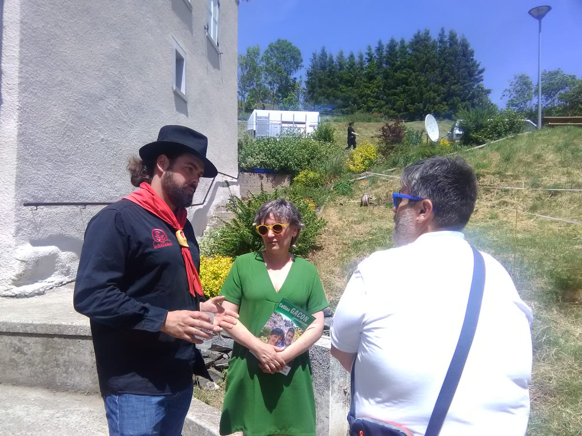 GaconCelline's tweet photo. En avant pour la fête du fin Gras  ! Mercis à Jean-Claude Mermet (président des Amis du #Mezenc) et Bernard Bonnefoy ( président du Fin Gras) pour leur accueil chaleureux et nos échanges de qualité.  Nous travaillerons en confiance : tout notre soutien #nupes #hauteloire https://t.co/XGny9iZMDR