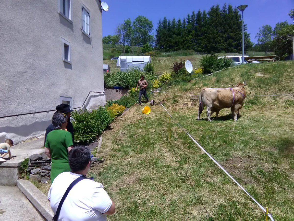 GaconCelline's tweet photo. En avant pour la fête du fin Gras  ! Mercis à Jean-Claude Mermet (président des Amis du #Mezenc) et Bernard Bonnefoy ( président du Fin Gras) pour leur accueil chaleureux et nos échanges de qualité.  Nous travaillerons en confiance : tout notre soutien #nupes #hauteloire https://t.co/XGny9iZMDR