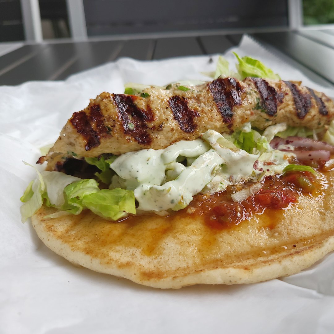GlobalCafe901's tweet photo. Surprise weekend special! We have Sudanese chicken kabob sandwiches. 🤤

#globalcafememphis #kabob #kabobsandwich #crosstownconcourse #eatlocal #specials #weekendspecial #sudan #yum https://t.co/o1lxQnbzjC