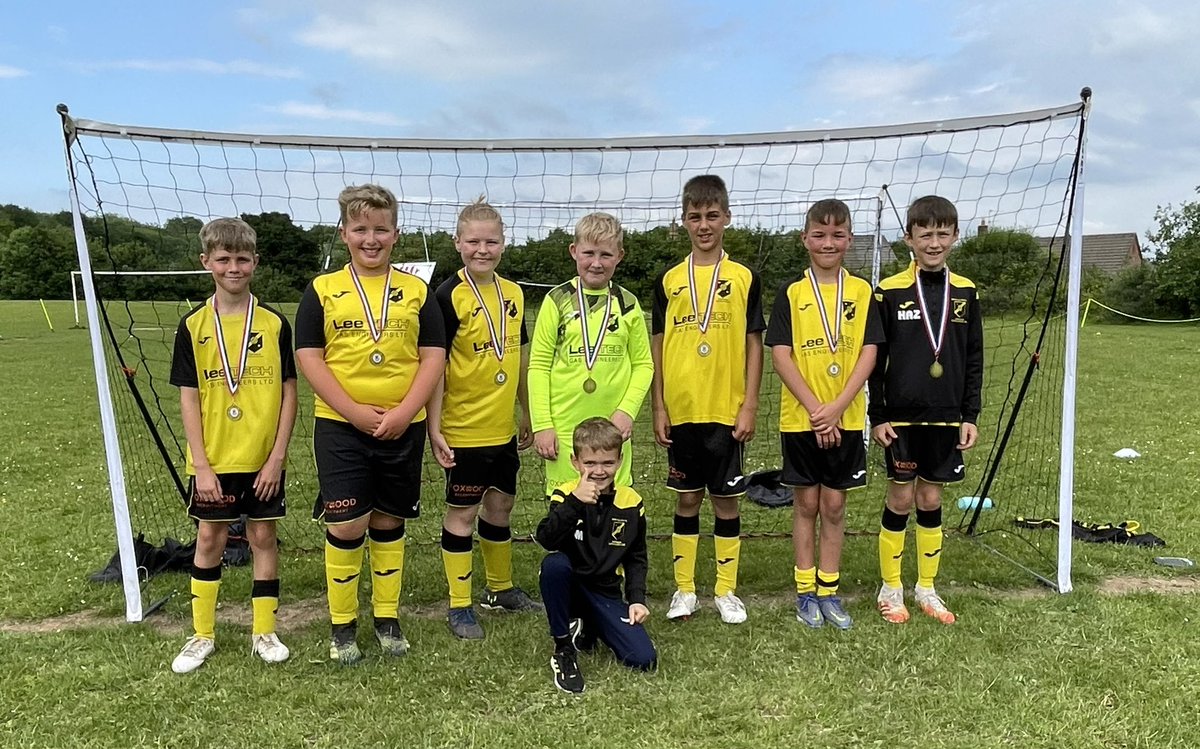 Well done to our u11s who played in the Cardiff Cosmos festival today - five games, five wins and five clean sheets - well played lads. Thanks to @Cdf_CosmosJnr for a great afternoon of football. 🟡⚫️👏