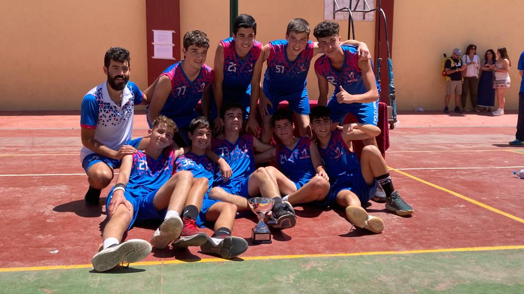 Club Maristas Málaga (@cdmaristasmlg) on Twitter photo Nuestro cadete masculino 🏀 <a href="/MaristasMalaga/">Maristas Málaga</a> se alza con el oro 🥇 en la competición <a href="/ecMalagaDeporte/">ecMalagaDeporte</a> #Plata. ¡Enhorabuena! Nuestro cadete masculino 🏀 <a href="/MaristasMalaga/">Maristas Málaga</a> se alza con el oro 🥇 en la competición <a href="/ecMalagaDeporte/">ecMalagaDeporte</a> #Plata. ¡Enhorabuena!