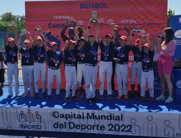 yolygp71's tweet photo. 🏆muy merecido! Gran equipo! Gran trabajo del cuerpo técnico 👏CAMPEONES 🔥🔥🔥 #juegosdeportivosmunicipales @CD_Tajamar @BeisbolMadrid #beisbol @MADRID #campeones https://t.co/jeCncYYRf6