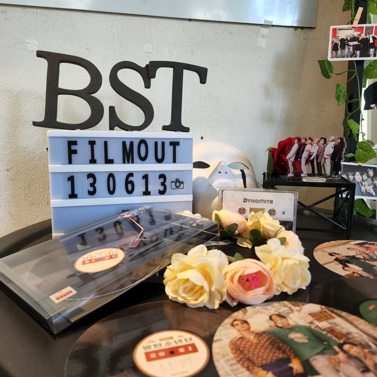 shooky0t7's tweet photo. the deco by the @borahaetrouble team for #FILMOUT1306 https://t.co/g75B4vXUFt