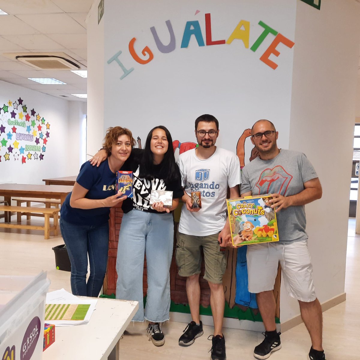 JugandoJ's tweet photo. Llevamos un tiempo sin dar señales de vida, ¡pero hemos seguido activos! #dadoszombies #maltrago #laberinto #cocoslocos #pitchcar #jenga #pyramidedanimaux y #strike han sido algunos de los juegos que hemos disfrutado en compañía de nuestros peques en @fundacionBalia 🧩. #jugandoj https://t.co/dMK4wHdM0O