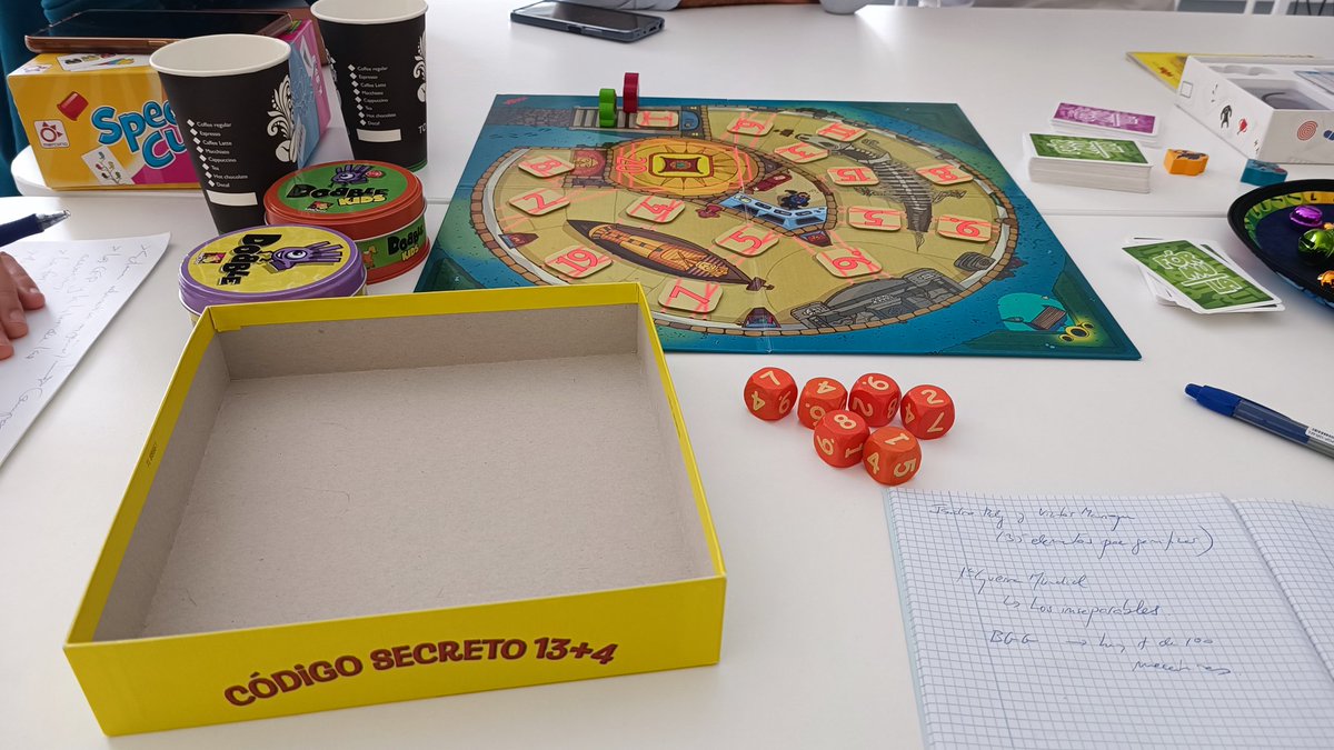 cepsantacruz's tweet photo. 2 días intensos de formación #abj #rol con @julia_iriarte que se han ido ✈️ , es lo que tiene el juego 🎲⚔️🛡️🎙️♟️🎯🏆 @bebeamordor @ludiaasesoras https://t.co/AXVTr3R4wF