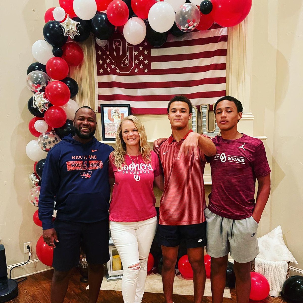WoolenHeather's tweet photo. Drop off is tomorrow! 2 week summer went fast! ♥️🏈🤍 #boomer #gradparty #collegesendoff https://t.co/wBN2cUi60B