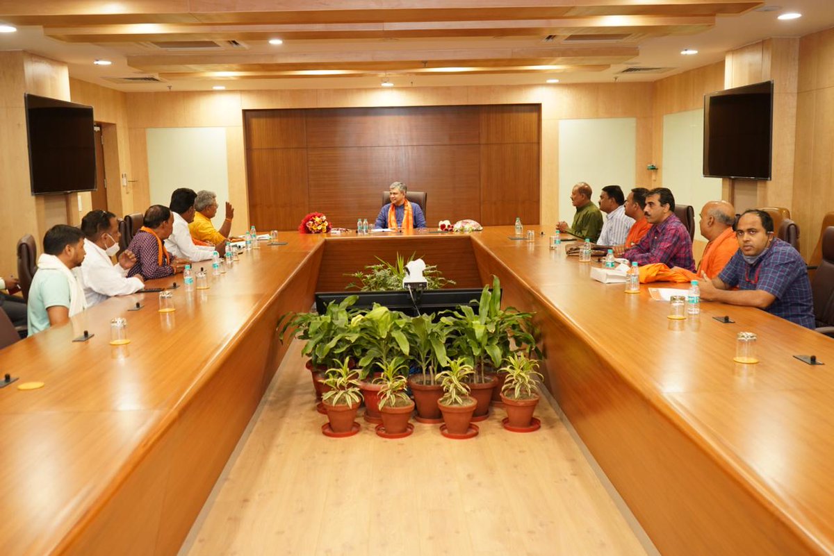 kkkar17's tweet photo. Many Many thanks to all members of BPEF team who attended informal meetung with the Hon'ble Minister of Communication today .@BrmeuC #Binaya Sinha ji https://t.co/WGl8VVhnv5