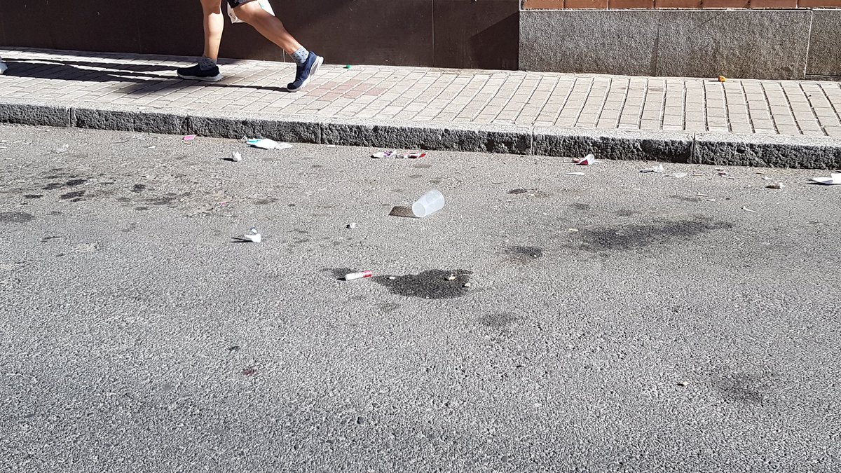 ¿Desde cuándo salir de fiesta es sinónimo de ser un 🐷? Así queda la calle después de pasar la charanga en las fiestas de San Antonio.

<a href="/SanAntonio_Av/">Cofradia San Antonio Ávila</a> 
<a href="/AAVVZNSeminario/">Asociación Vecinos Zona Norte El Seminario</a> 
<a href="/P_SANANTONIO/">A.J.PEÑA SAN ANTONIO</a>