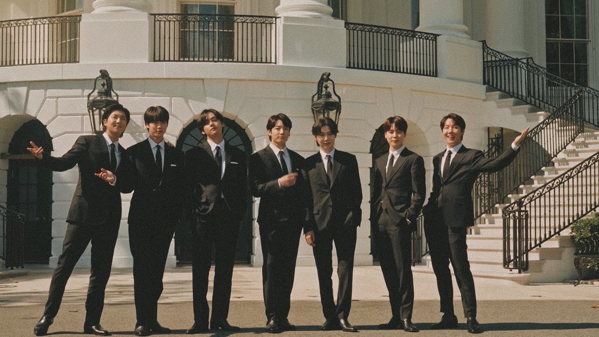 taeteland's tweet photo. we are so proud of you @BTS_twt https://t.co/yuhEGquScM