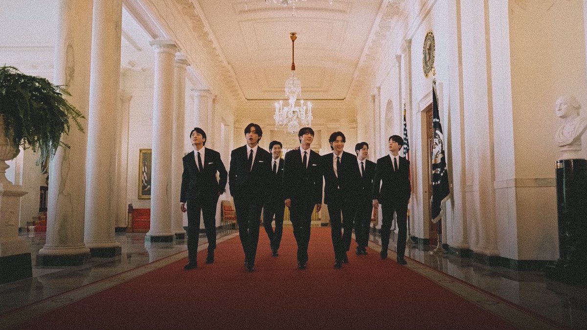 taeteland's tweet photo. we are so proud of you @BTS_twt https://t.co/yuhEGquScM