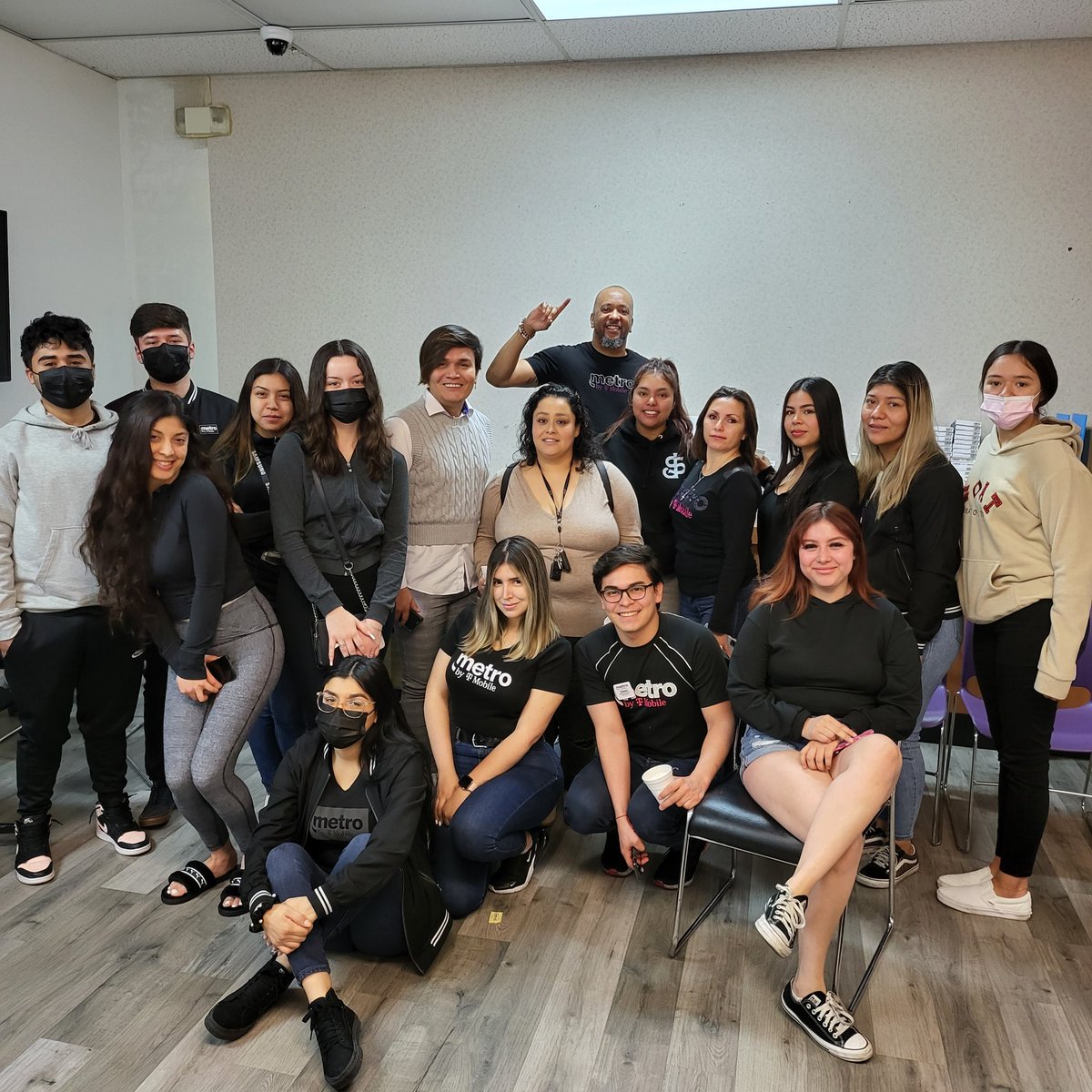 LangfordDamond's tweet photo. The VIP San Jose team is pumped and ready to roll! Thank you Wari, Omar and team for continuing to push for success. Excellent meeting. Now let's go handle our business! ๐ค๐พ๐ค๐พ
#STORYRow
#Breakfastclub
#WEAreNW
@JamesLeeWW
@kharen_g https://t.co/pwS8hr1LMq