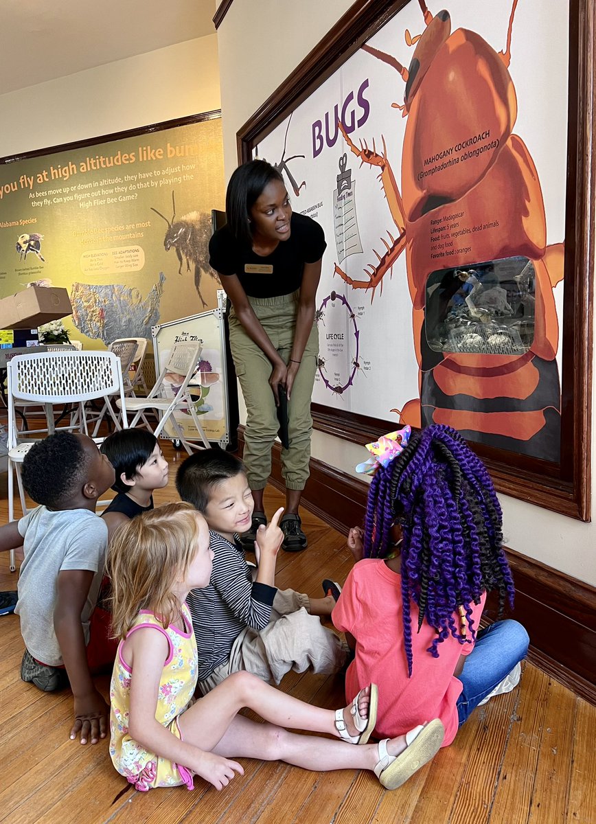 UAMNH's tweet photo. On this ☀️ beautiful day, @uamnh’s Junior Naturalists learned about insects 🐜 and then, went outside to find 🔎 some and make observations in their 📓 journals!

#UAMuseums #RollTide #Tuscaloosa #Alabama #Museum #TodayAtUA https://t.co/rPJmssZAeg