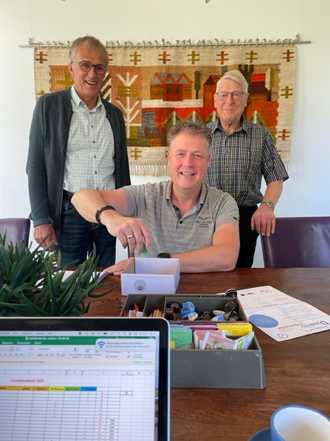 Gistermorgen hadden we de trekking door notaris Engelen van de prijzen van de crowdfundactie van wel 20 prijzen. Iedereen die gewonnen heeft ontvangt een persoonlijk bericht. De hoofdprijs van een lang weekend in een 6 persoonsbungalow op Witterzomer ging naar de familie Hoeksma.